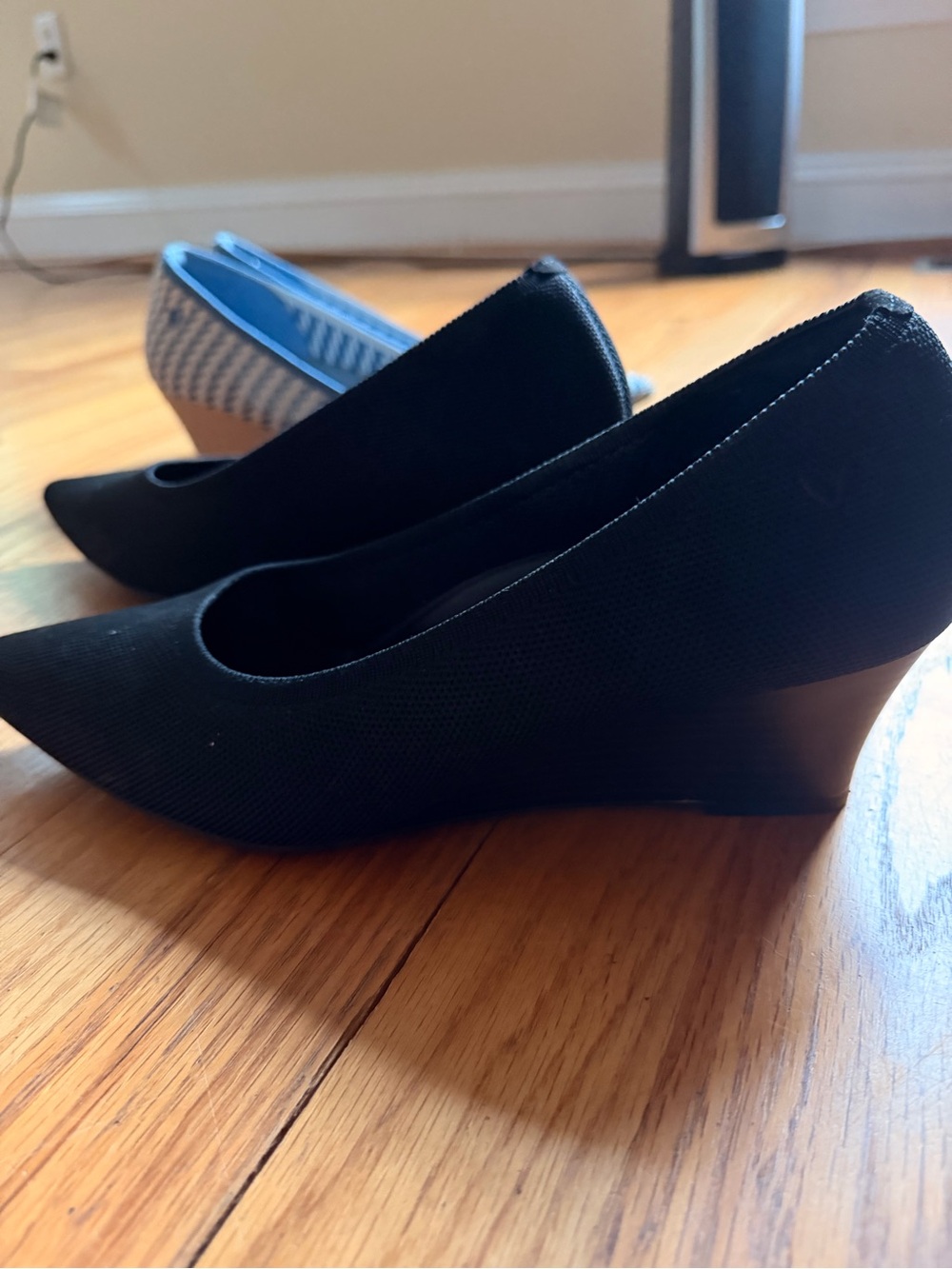 Vivaia Pointed-Toe Wedge Heels Bundle (2 Pairs) - Size 40 - Picture 4 of 8